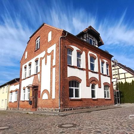 Triskele Haus - Oekologisches Gaestehaus Der Heilstaette Strelitz Neustrelitz Exterior photo